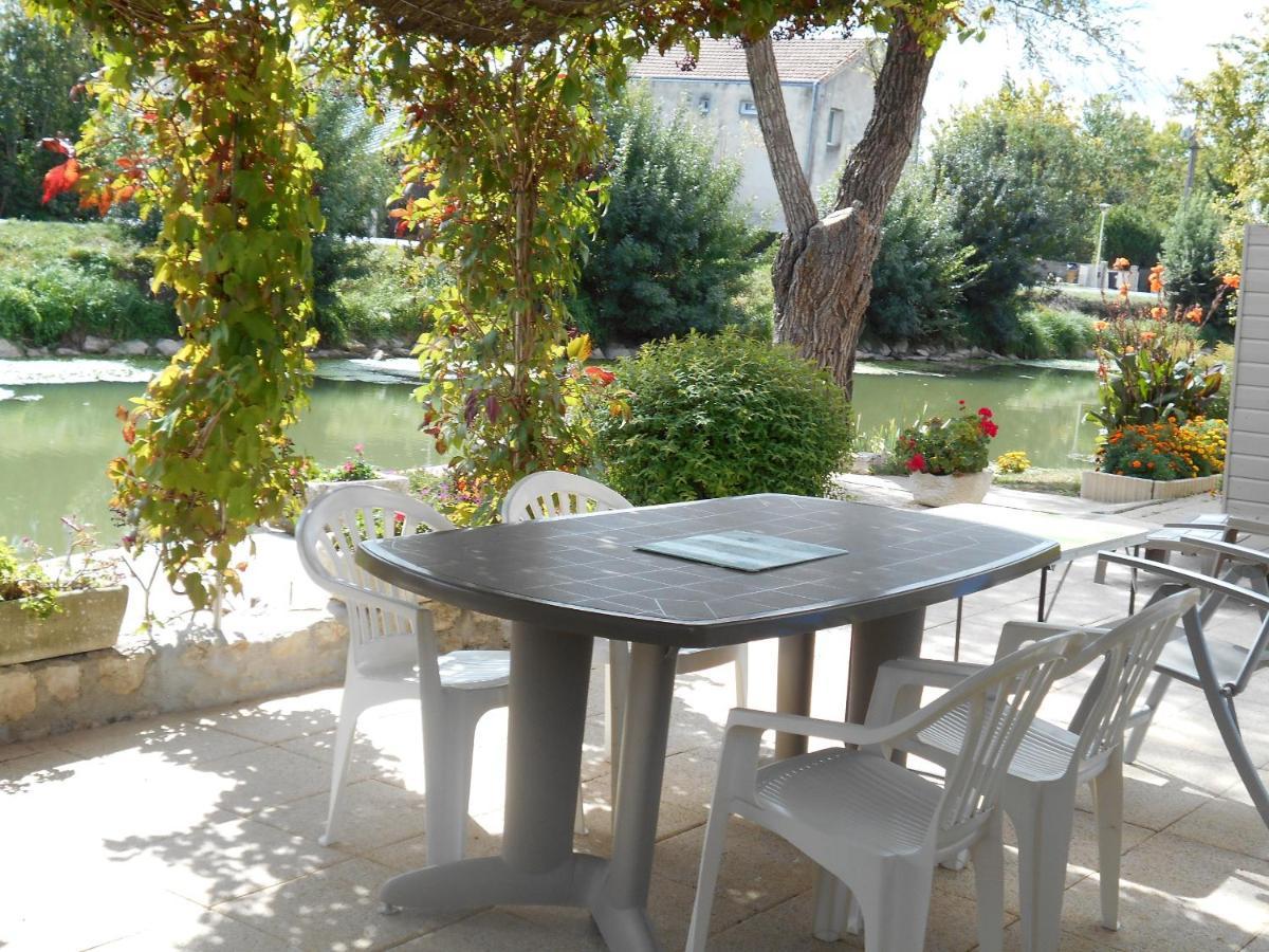 Marais Poitevin Bord Riviere Peche ,Barque, Velos, Wifi, Linge, Cheminee, Cuisine, Terrain De Boules La Taillee ภายนอก รูปภาพ