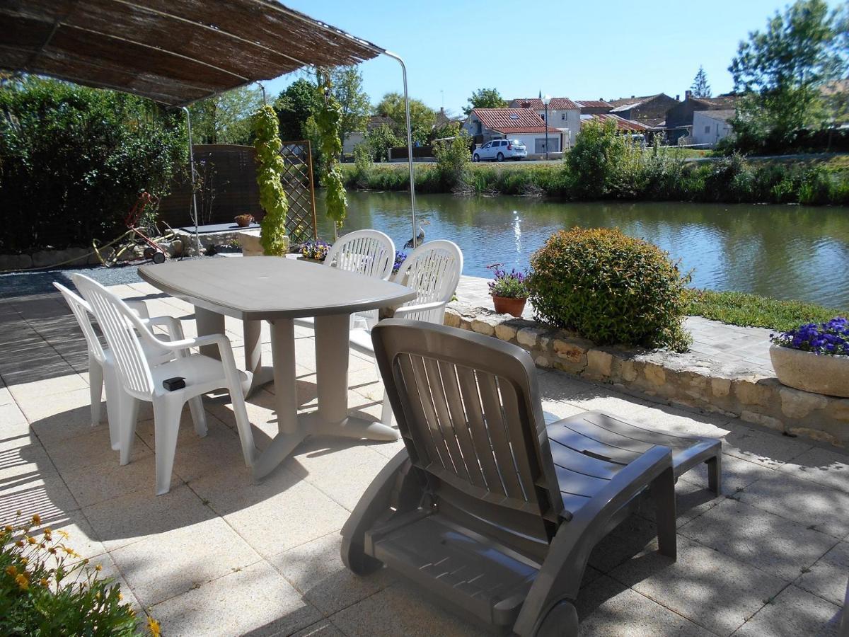 Marais Poitevin Bord Riviere Peche ,Barque, Velos, Wifi, Linge, Cheminee, Cuisine, Terrain De Boules La Taillee ภายนอก รูปภาพ