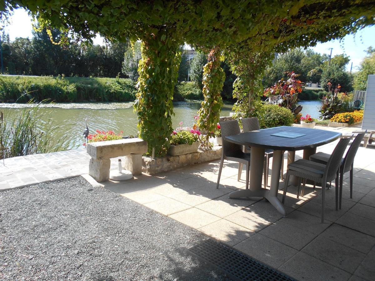 Marais Poitevin Bord Riviere Peche ,Barque, Velos, Wifi, Linge, Cheminee, Cuisine, Terrain De Boules La Taillee ภายนอก รูปภาพ